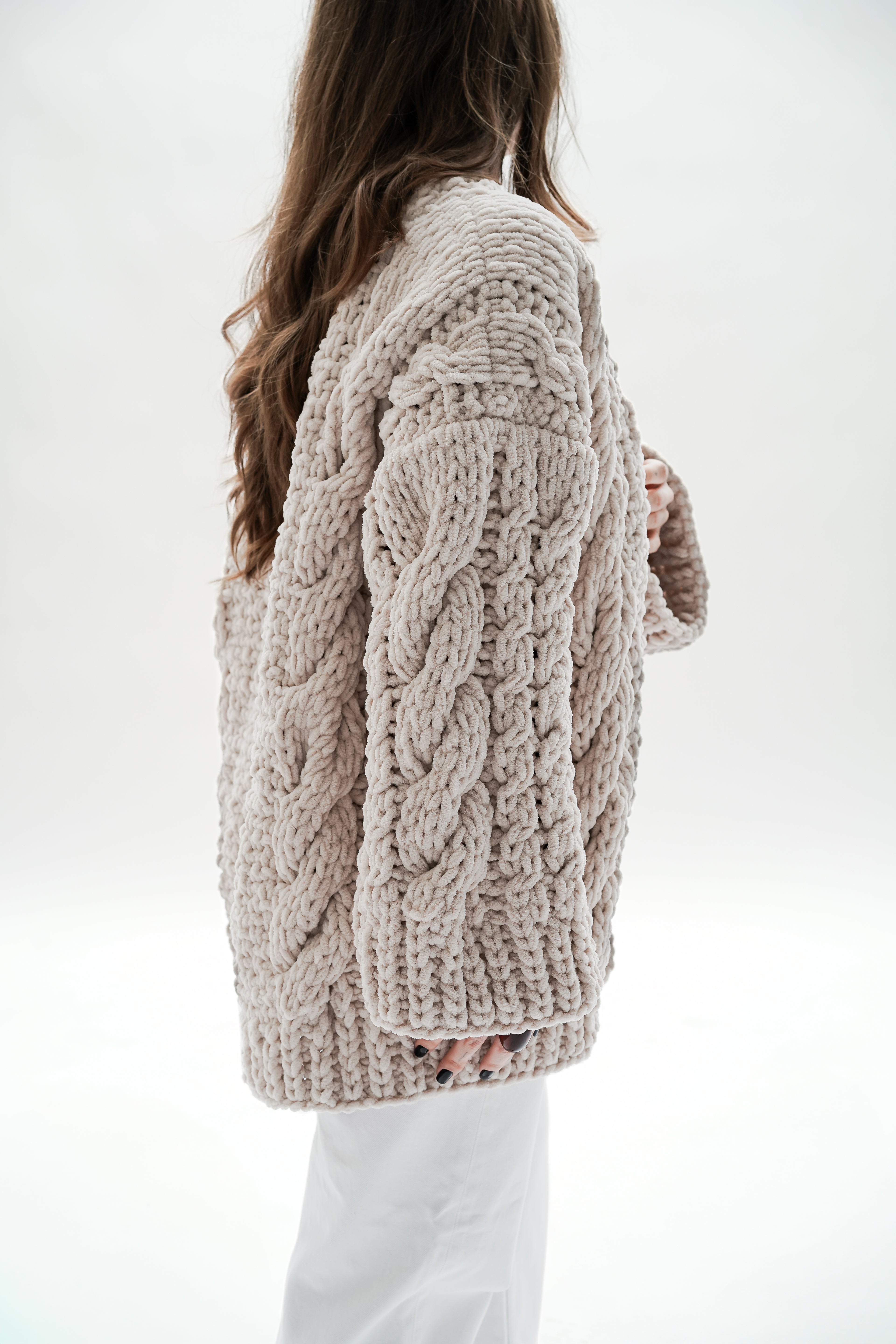 Ručně pletený svetr BRAIDS SLEEVE