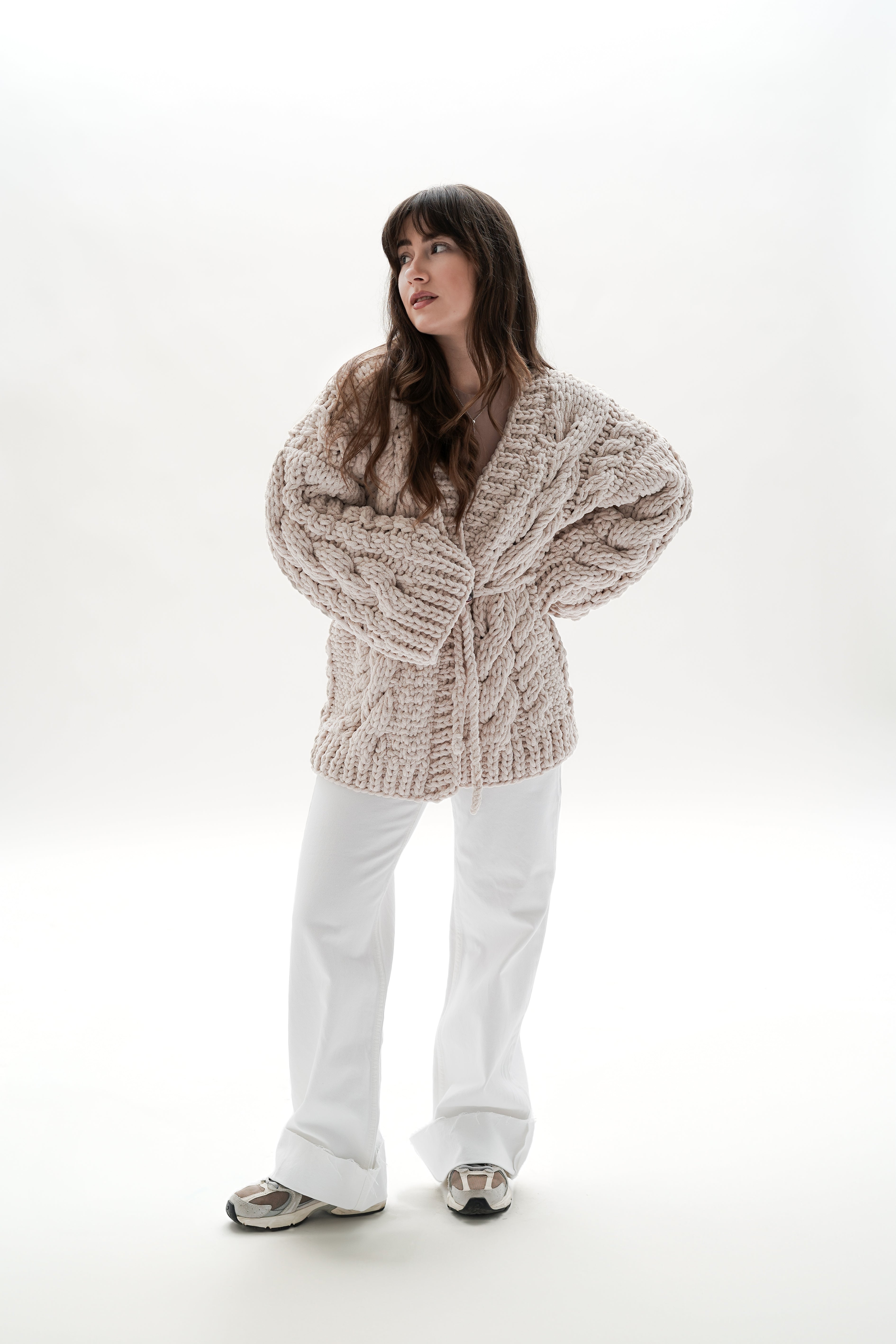 Ručně pletený svetr BRAIDS SLEEVE