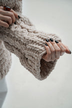 Ručně pletený svetr BRAIDS SLEEVE